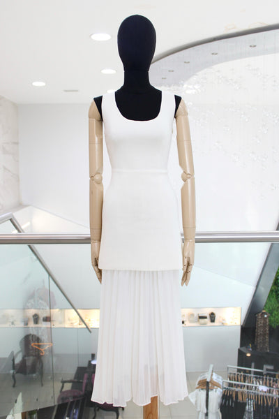 Vestido beige con plisado