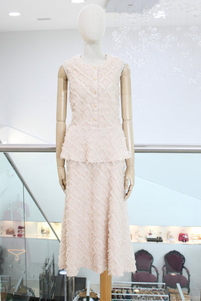 Conjunto beige de falda y chaleco