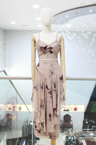 Conjunto en gasa beige con flores