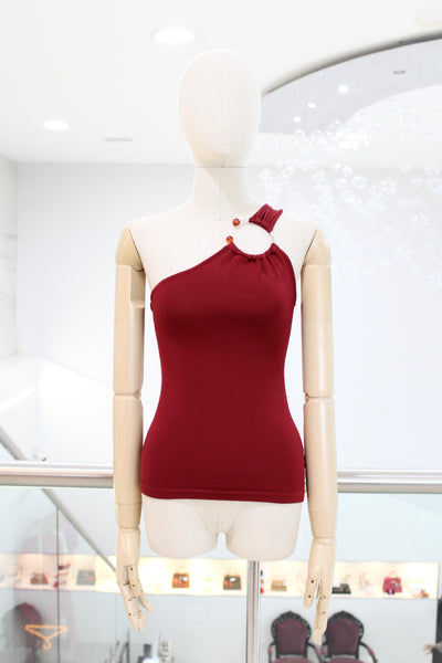 Blusa a un hombro vino