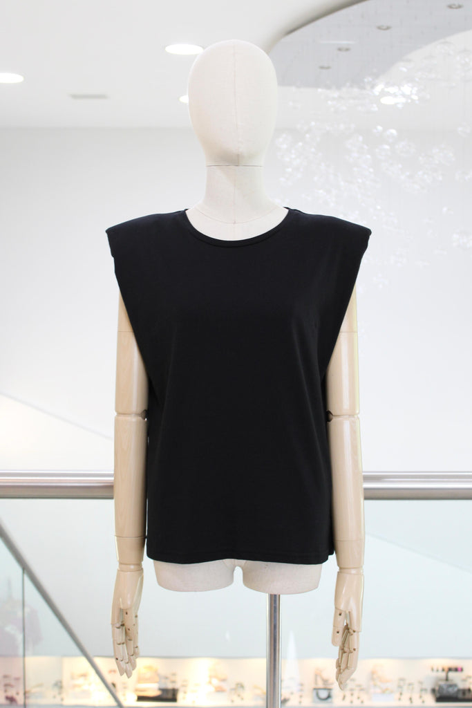 Blusa negra hombreras