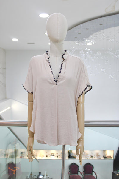 Blusa fluida beige con bordado