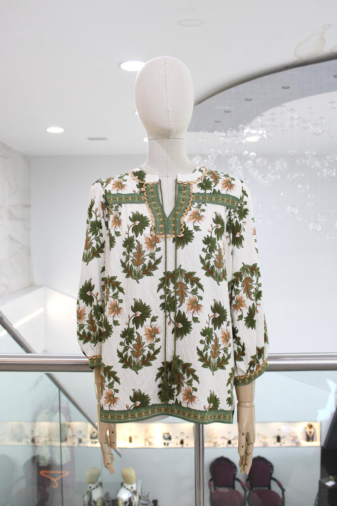 Blusa hueso con estampado verde