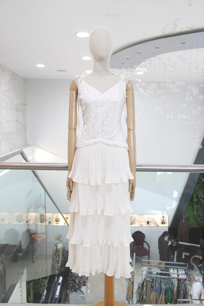 Vestido plisado beige claro