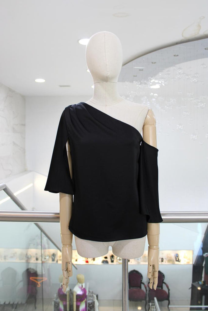 Blusa asimétrica negra