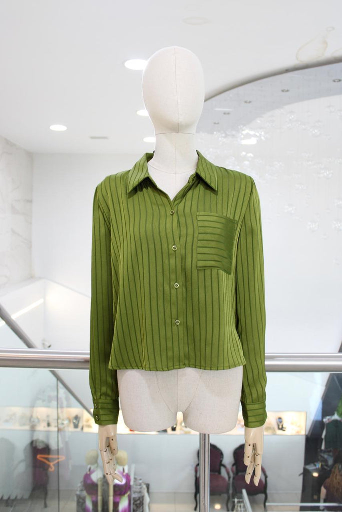 Camisa verde con lineas