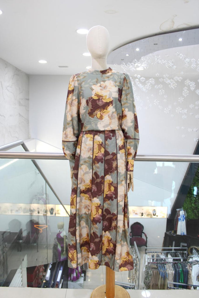 Conjunto floral verde suave