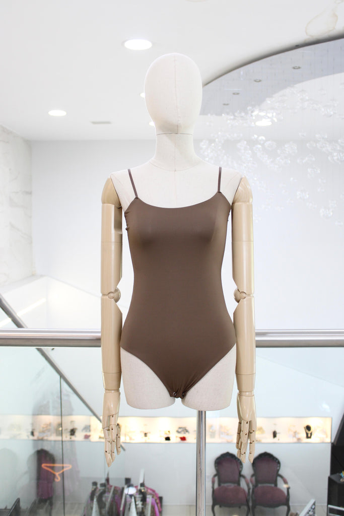 Body de tirantes café