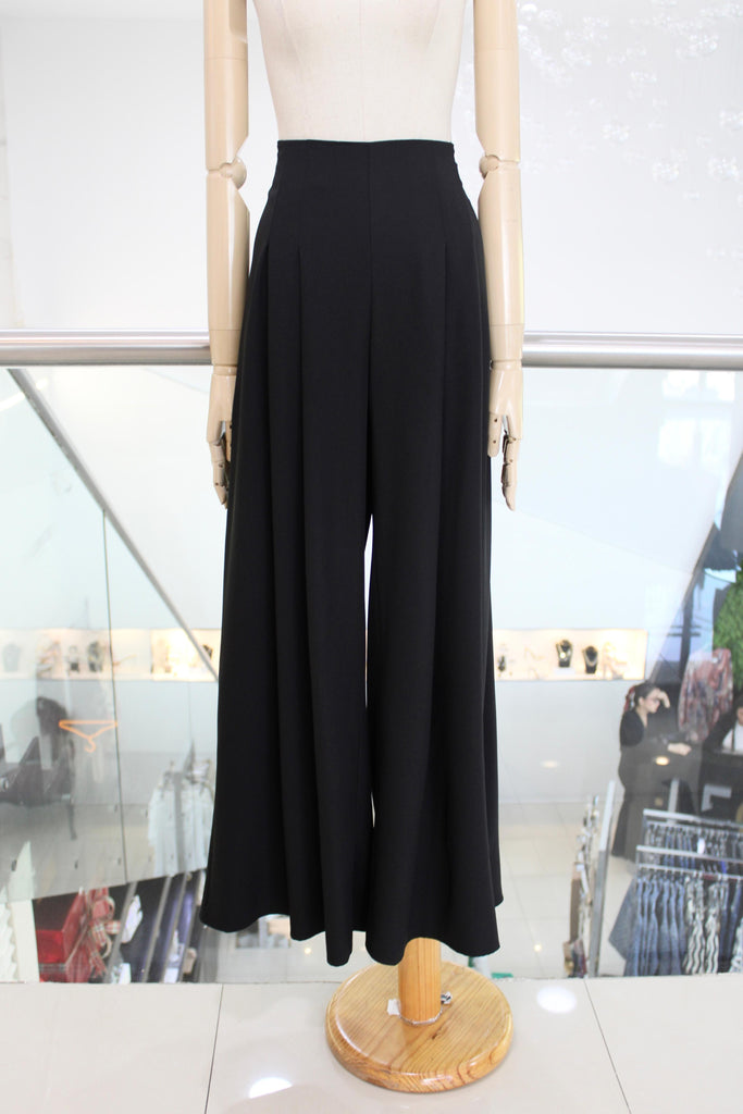 Pantalón negro amplio