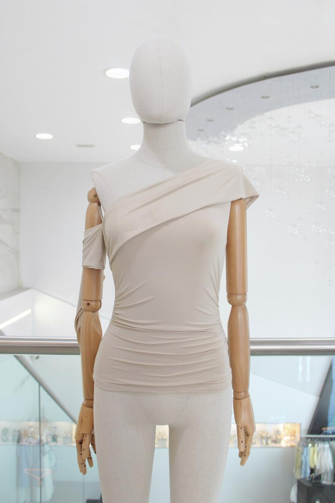 Blusa a un hombro beige