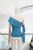 Blusa a un hombro azul