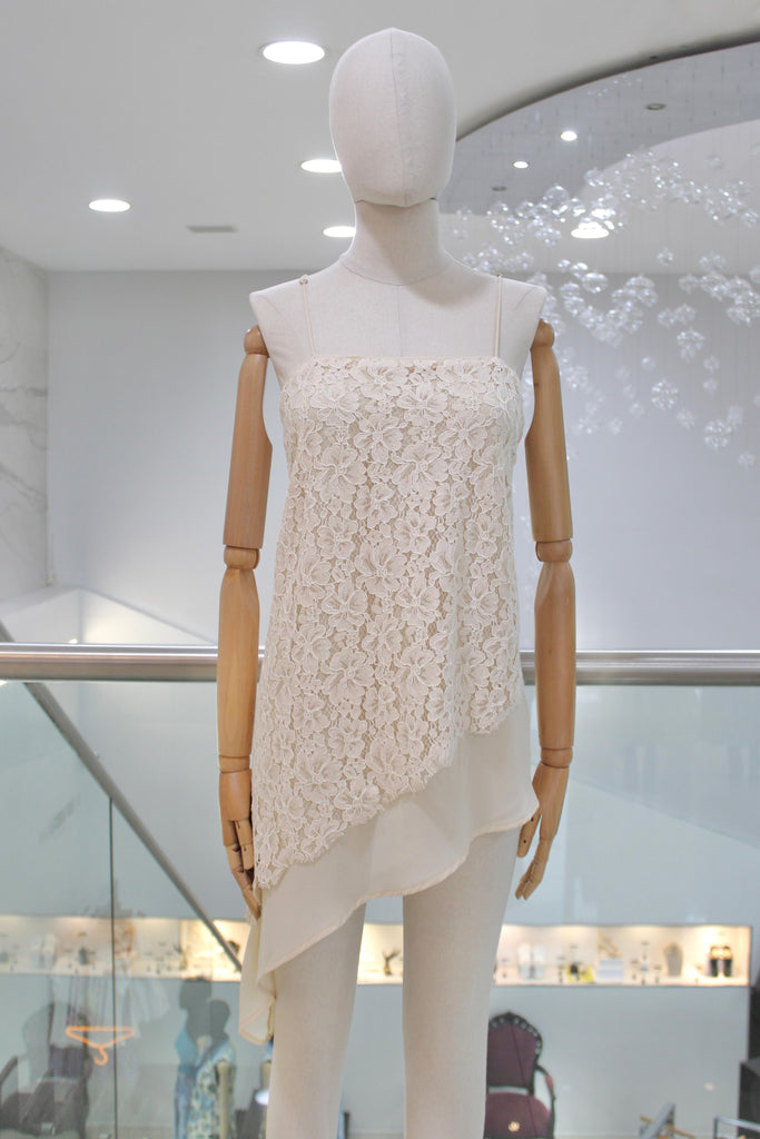 Blusa asimétrica floral