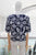 Blusa azul marino con bordado