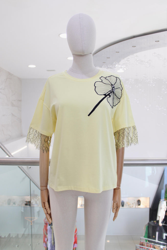 Blusa amarilla con encaje
