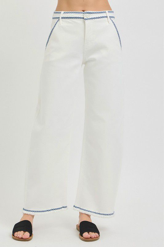 Jeans blancos con bordado