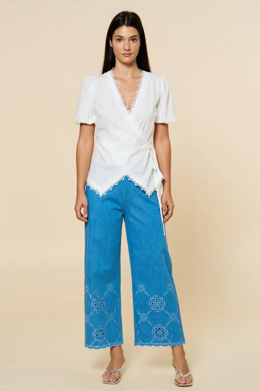 Pantalón claro calado