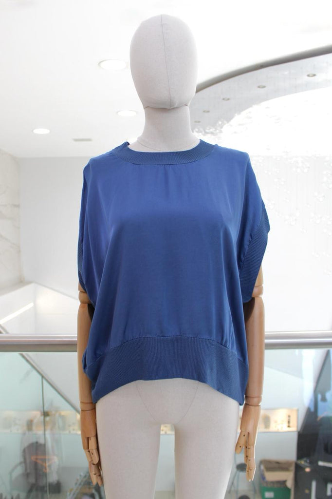Blusa satinada azul marino