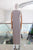 Vestido satinado beige