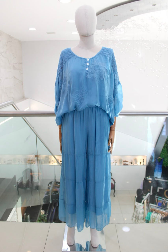 Conjunto de seda azul claro