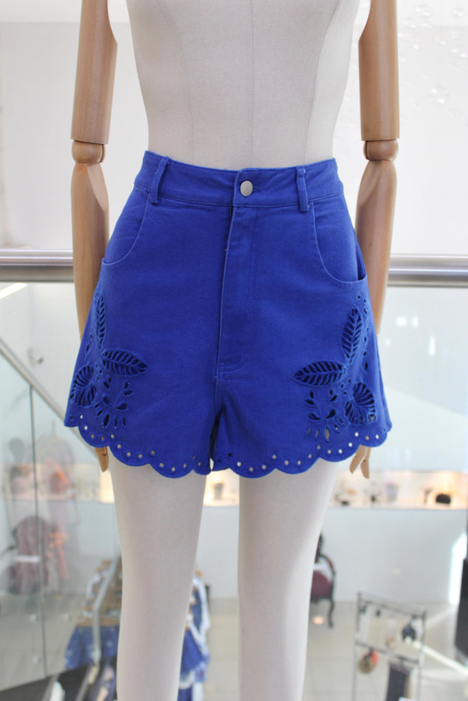Short azul bordado