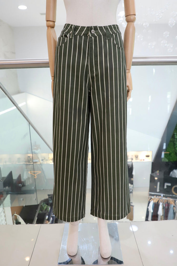 Pantalón verde líneas