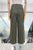 Pantalón verde líneas
