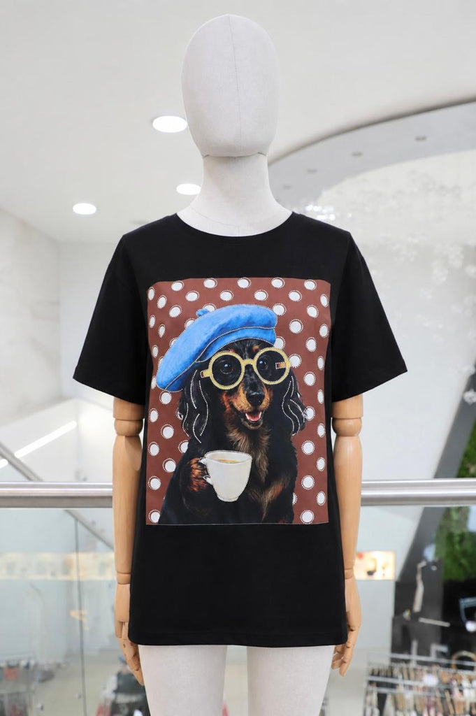 T-shirt negra perrito taza